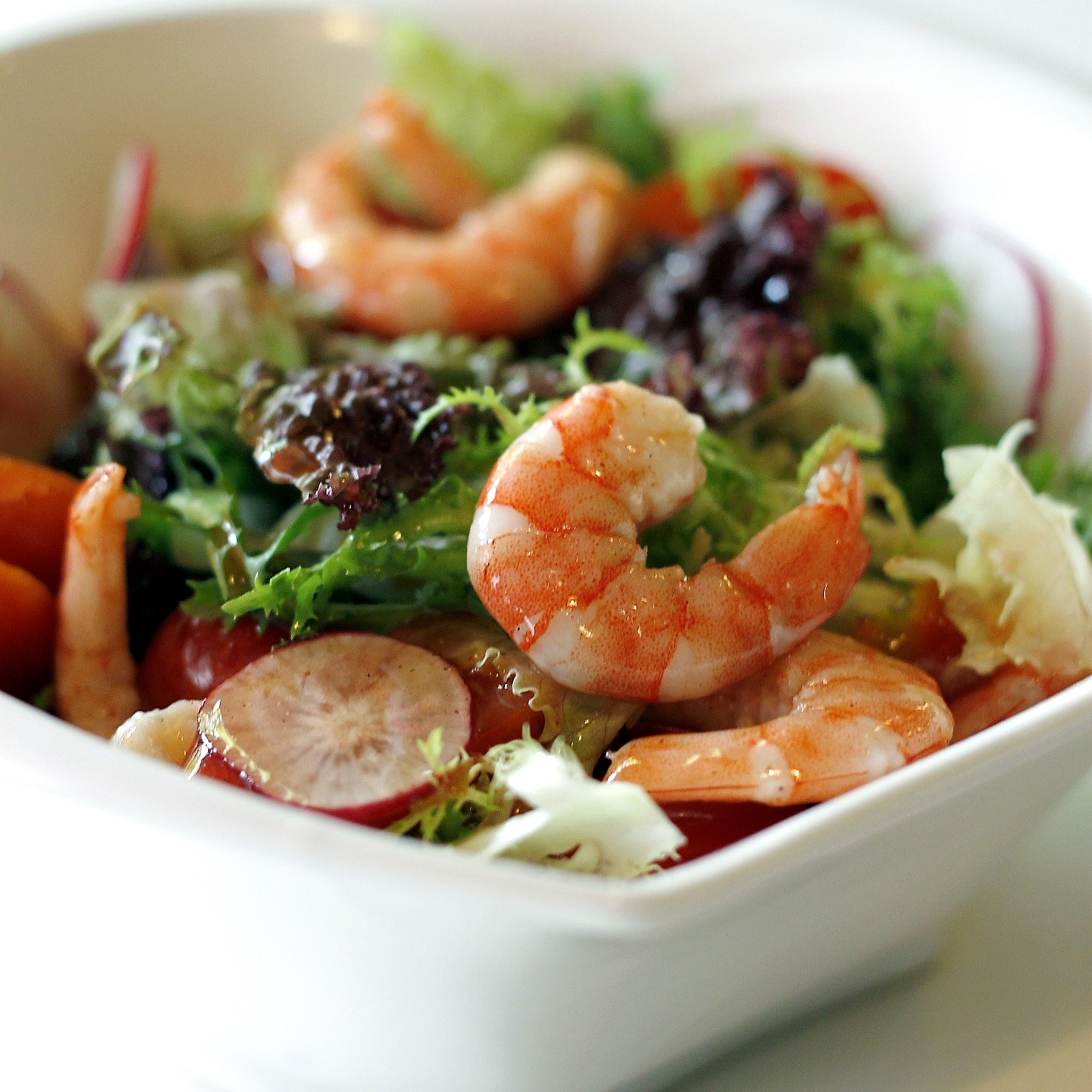 Shrimps on a plate with vegetables