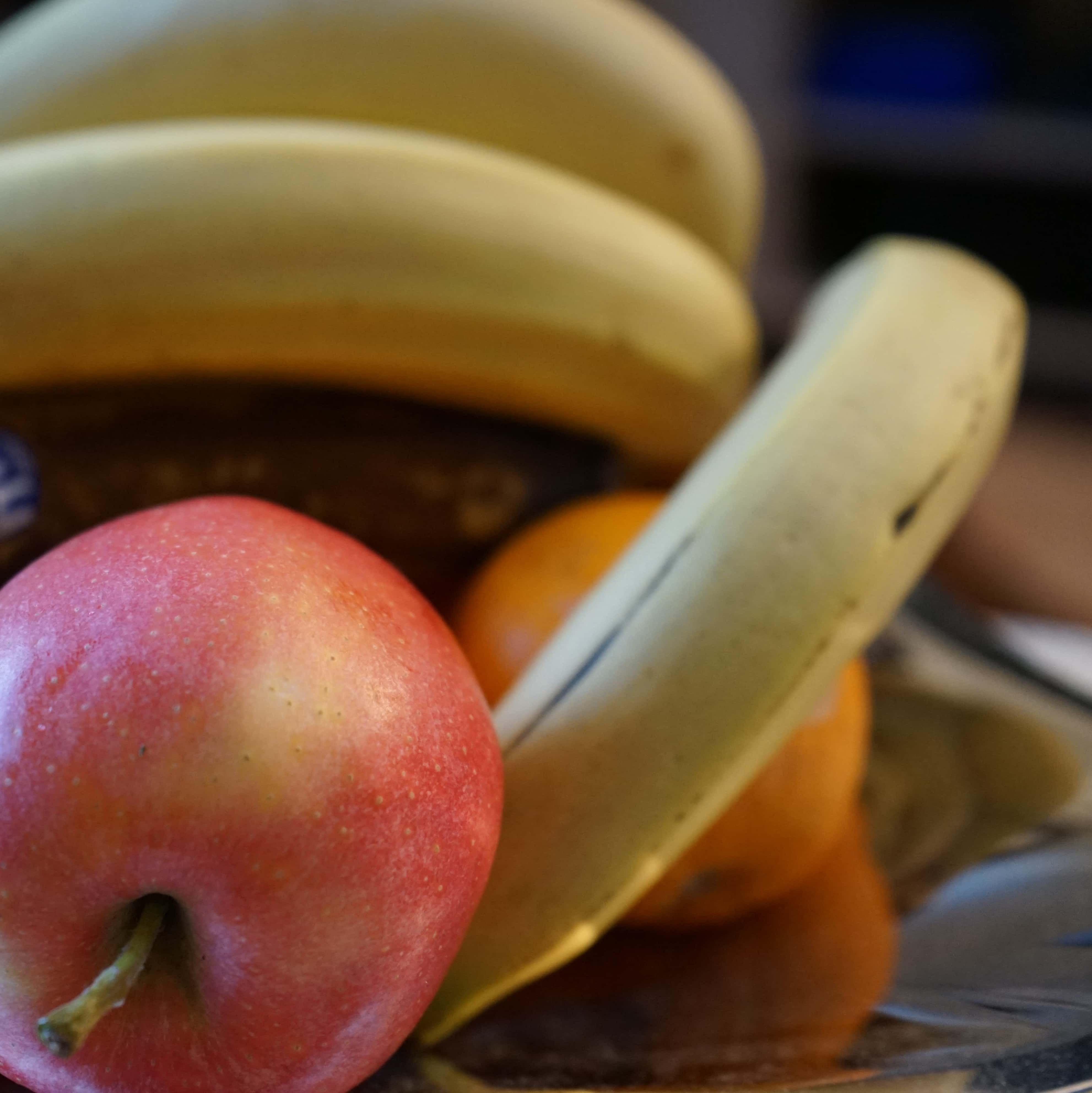 Fruits in a bowl with apples and bananas